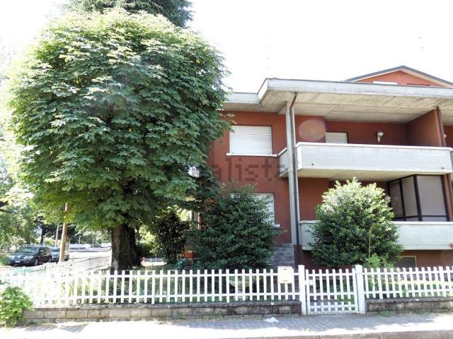 Villetta bifamiliare in vendita di 300 m² in Piazza Volfango Amedeo Mozart, 5