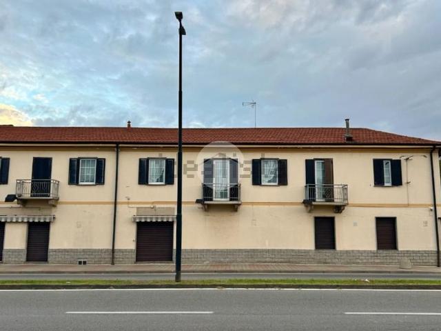 Villetta bifamiliare in vendita di 300 m² in Strada Torino, 68