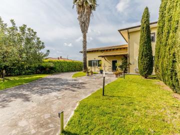 Villetta bifamiliare in vendita di 300 m² in Strada Torrenuova