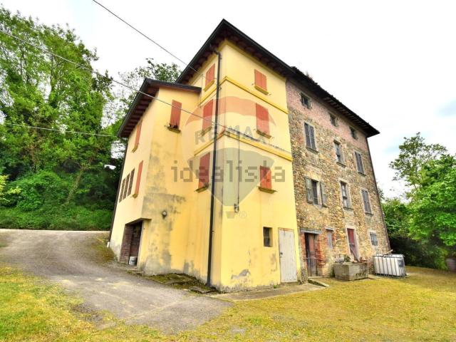 Villetta bifamiliare in vendita di 300 m² in Strada Faseto, 1