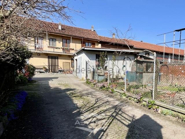 Villetta bifamiliare in vendita di 300 m² in Strada Pecenasco, 4