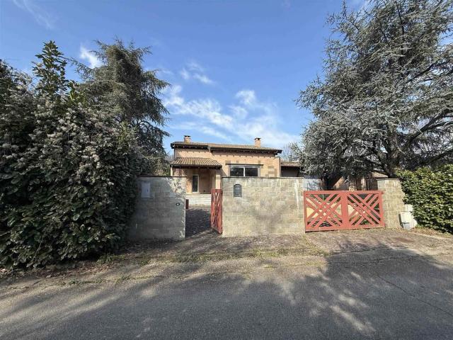 Villetta bifamiliare in vendita di 300 m² in Strada Provinciale 40