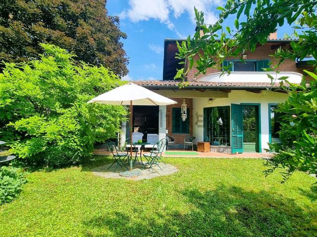Villetta bifamiliare in vendita di 300 m² in Via Tetti Menzio, 26