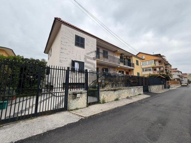 Villetta bifamiliare in vendita di 300 m² in Via Tolomeo, 70