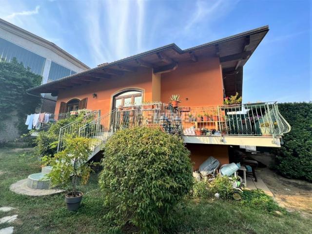 Villetta bifamiliare in vendita di 300 m² in Via Torino, 148