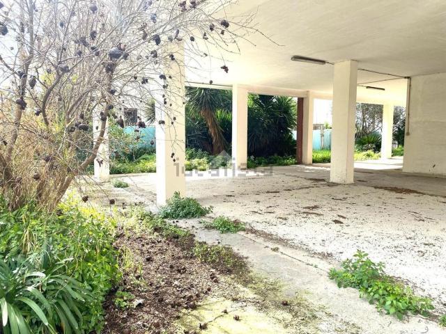 Villetta bifamiliare in vendita di 300 m² in Via Traetta, 26