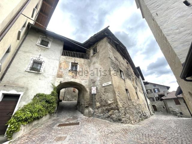 Villetta bifamiliare in vendita di 300 m² in Via Trieste, 2