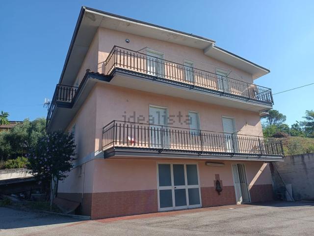 Villetta bifamiliare in vendita di 300 m² in Via tufariello