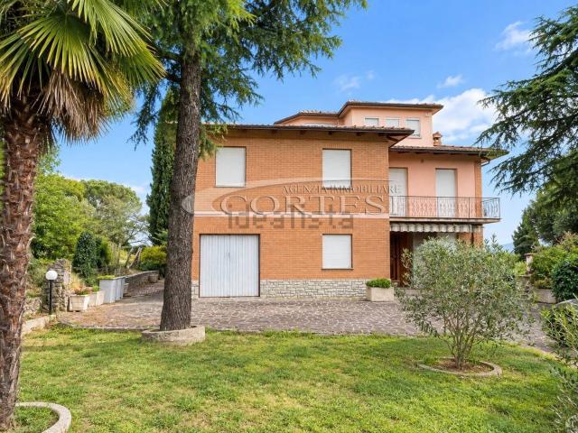 Villetta bifamiliare in vendita di 300 m² in Via Ugo Bassi, 6