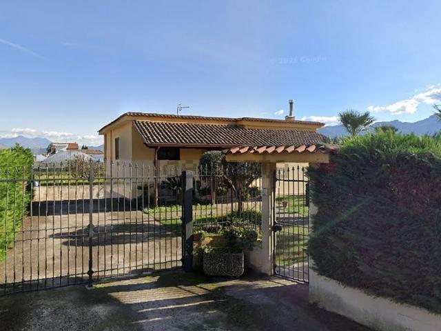 Villetta bifamiliare in vendita di 300 m² in Via Vicinale Bossa, 13