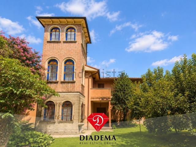 Villetta bifamiliare in vendita di 300 m² in Via Virgilio, 5