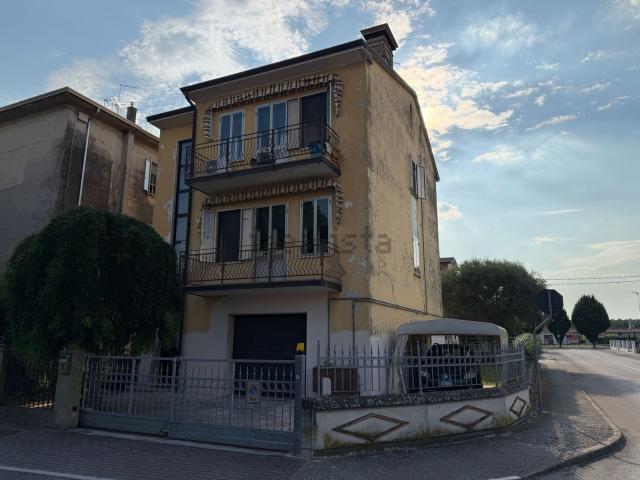 Villetta bifamiliare in vendita di 300 m² in Via Virgilio, 31