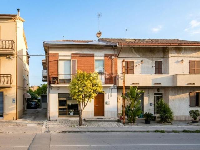 Villetta bifamiliare in vendita di 300 m² in Via XX Settembre, 102