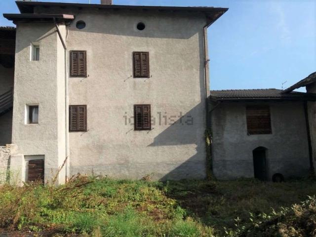 Villetta bifamiliare in vendita di 300 m² in Via Alcide De Gasperi, 36