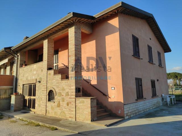 Villetta bifamiliare in vendita di 300 m² in Via Atene, 103