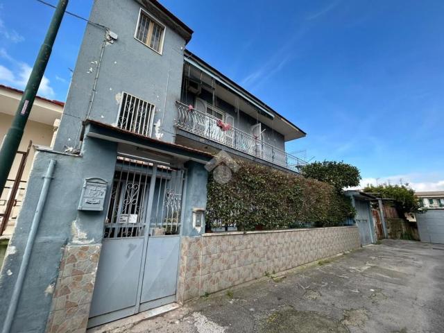 Villetta bifamiliare in vendita di 300 m² in Via Avellino, 7