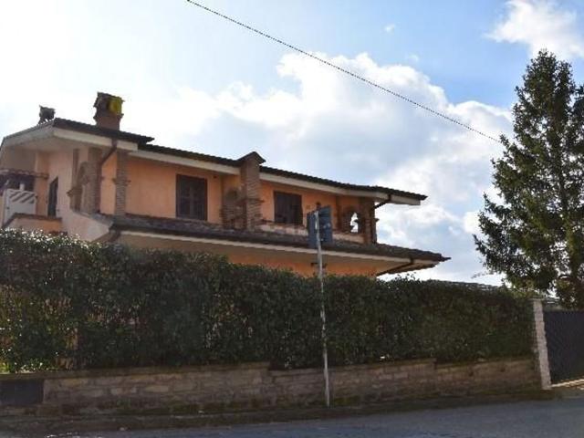 Villetta bifamiliare in vendita di 300 m² in Via Boschetto