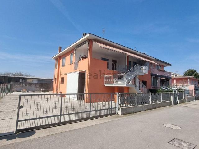 Villetta bifamiliare in vendita di 300 m² in Via Ca&apos  Naccari