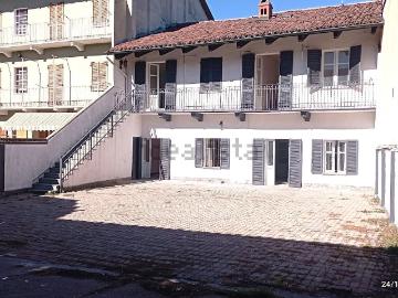 Villetta bifamiliare in vendita di 300 m² in Via Caduti della Libertà, 17