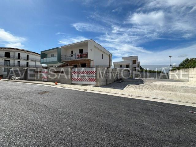 Villetta bifamiliare in vendita di 300 m² in Via Carlo Pezone