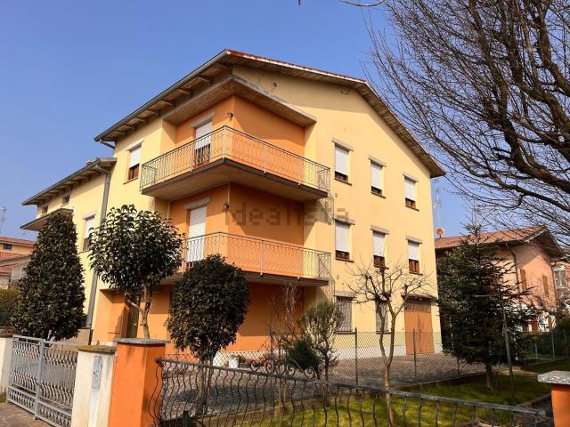 Villetta bifamiliare in vendita di 300 m² in Via Carpi Ravarino, 437