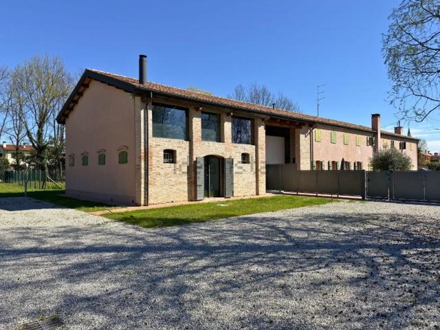 Villetta bifamiliare in vendita di 300 m² in Via Carraretto