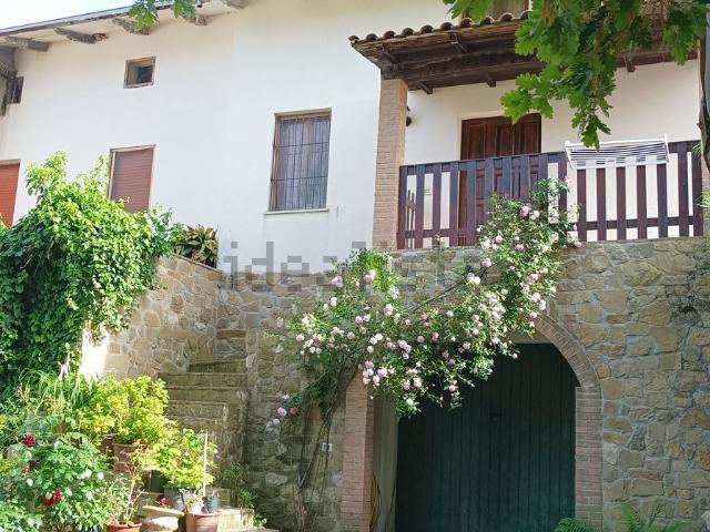 Villetta bifamiliare in vendita di 300 m² in Via Castelli del Chiascio