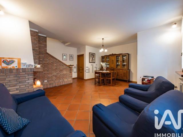 Villetta bifamiliare in vendita di 300 m² in Via Celestina Bergamini Roda, 44