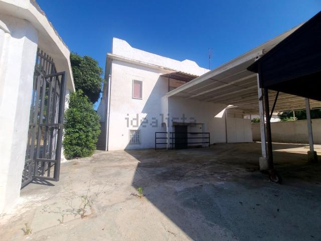 Villetta bifamiliare in vendita di 300 m² in Via Corsica