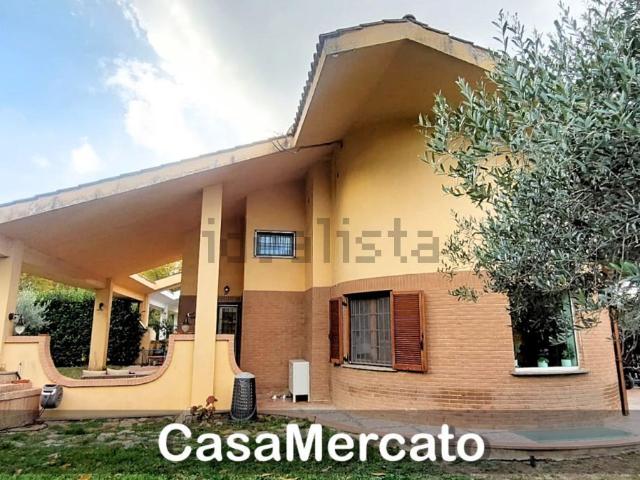 Villetta bifamiliare in vendita di 300 m² in Via delle Barozze