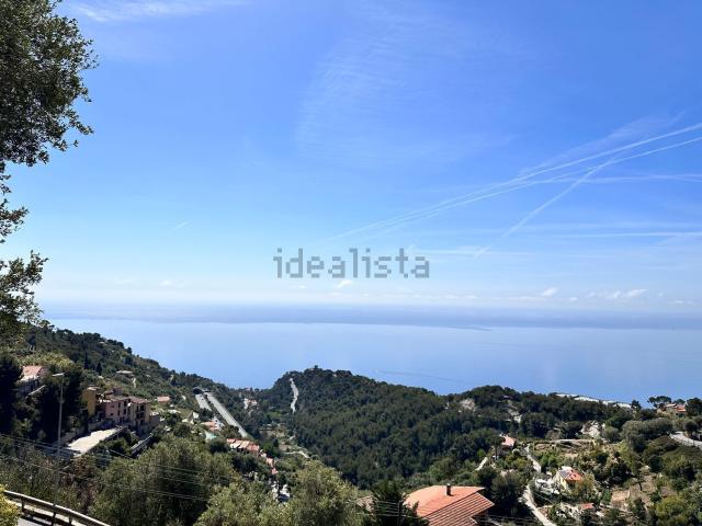 Villetta bifamiliare in vendita di 300 m² in Via delle Ginestre, 31