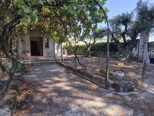 Villetta bifamiliare in vendita di 300 m² in Via di Passo Lombardo