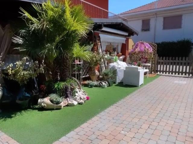 Villetta bifamiliare in vendita di 300 m² in Via Domenico Minelli
