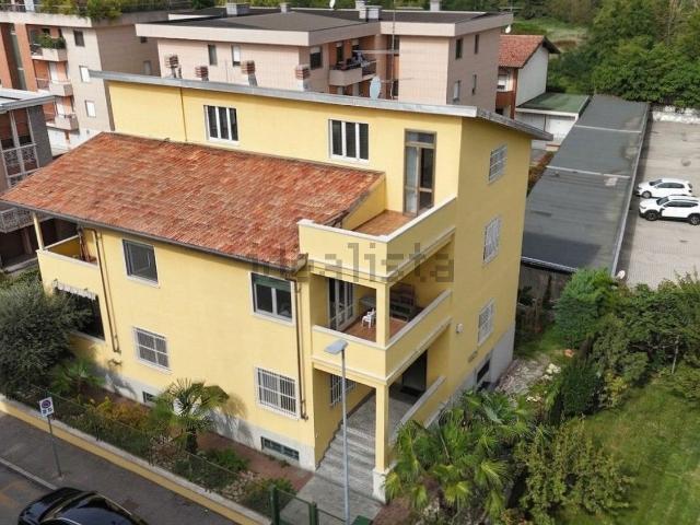 Villetta bifamiliare in vendita di 300 m² in Via Ettore Grippa, 18