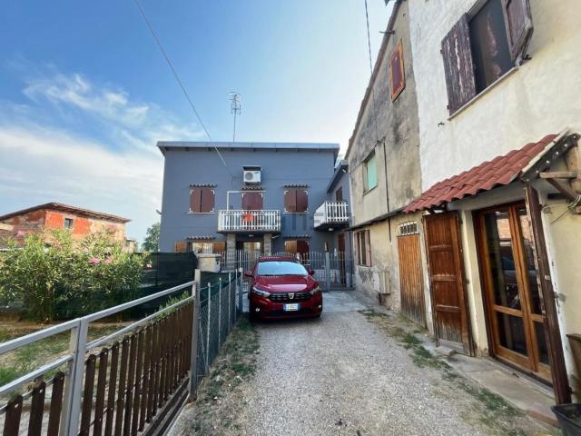 Villetta bifamiliare in vendita di 300 m² in Via G. Garibaldi