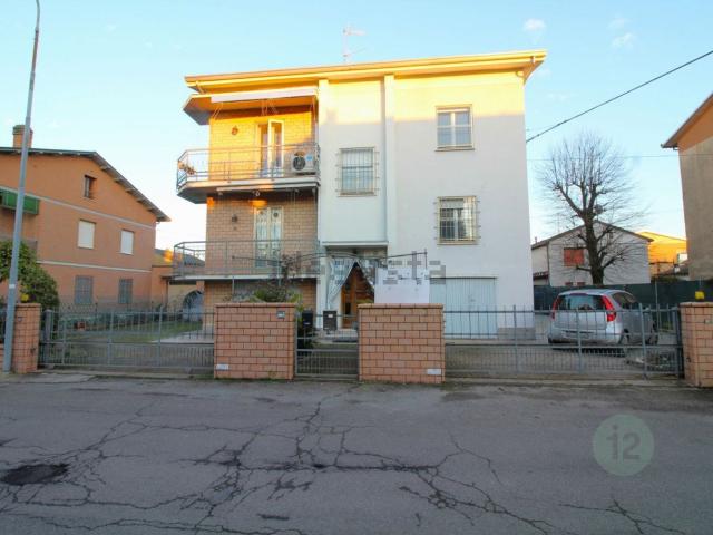 Villetta bifamiliare in vendita di 300 m² in Via Giovanni Pascoli, 7