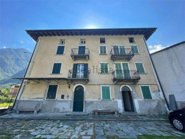 Villetta bifamiliare in vendita di 300 m² in Via Giavere, 10