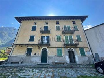 Villetta bifamiliare in vendita di 300 m² in Via Giavere, 10
