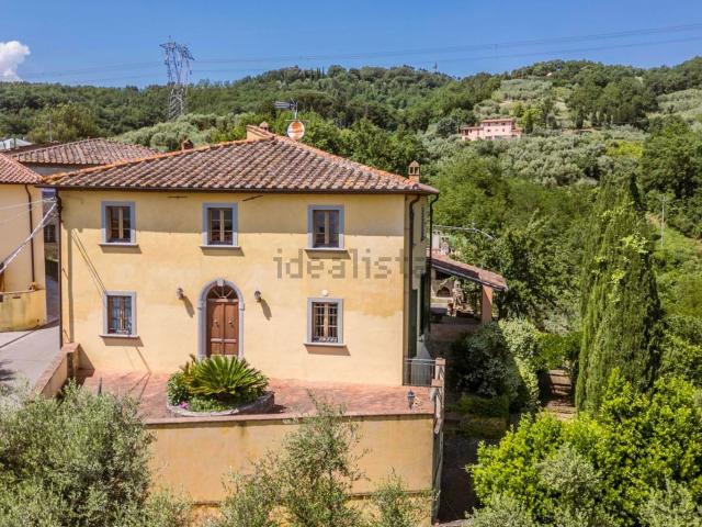 Villetta bifamiliare in vendita di 300 m² in Via Giugnano, 53