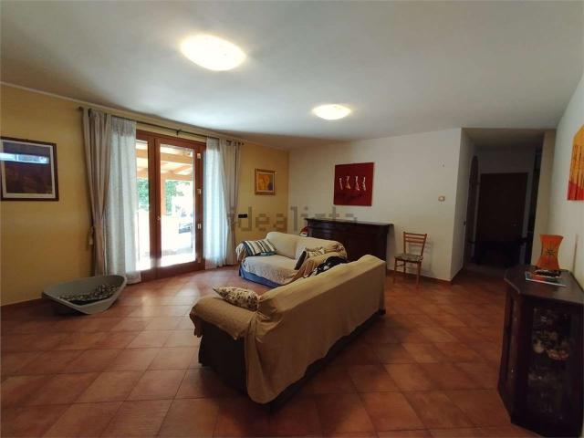 Villetta bifamiliare in vendita di 300 m² in Via Luigi Einaudi, 6