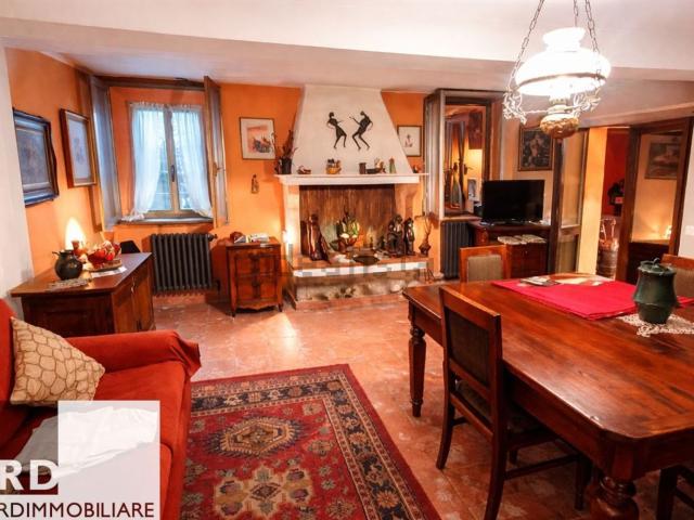 Villetta bifamiliare in vendita di 300 m² in Via Martiri della Liberta&apos