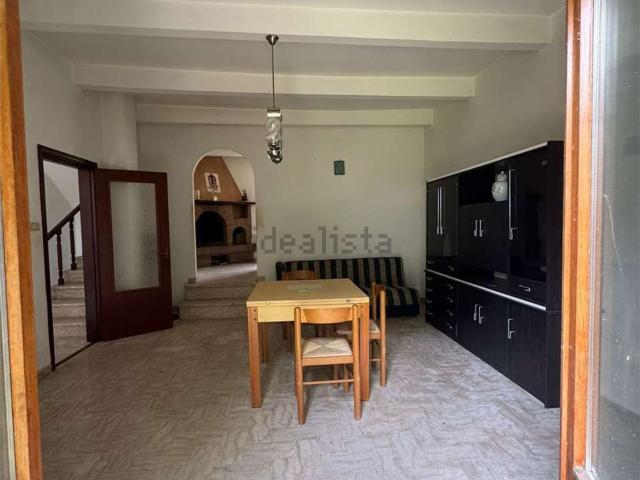 Villetta bifamiliare in vendita di 300 m² in Via Montoro Vecchio, 46