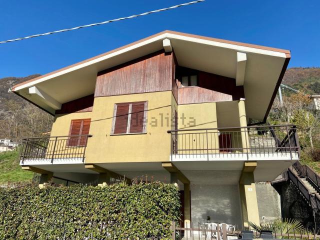 Villetta bifamiliare in vendita di 300 m² in Via Monastero, 23