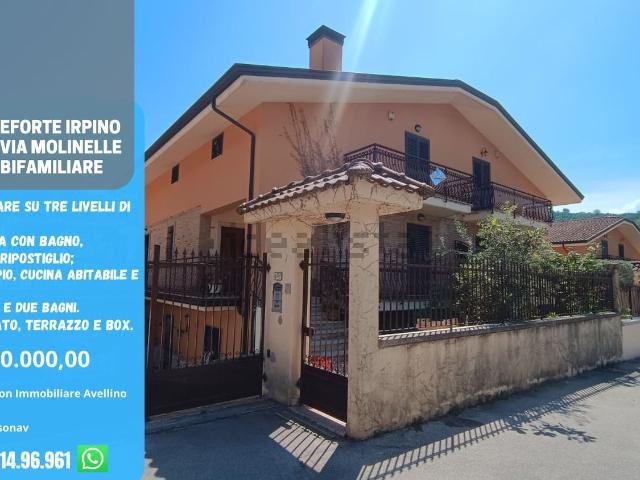 Villetta bifamiliare in vendita di 300 m² in Via Molinelle
