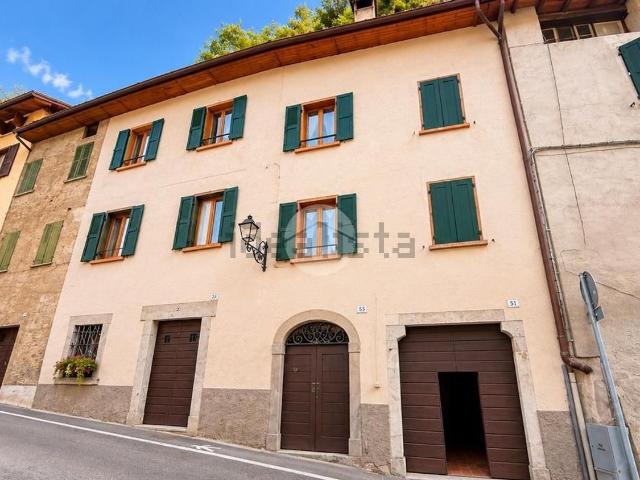 Villetta bifamiliare in vendita di 300 m² in Via Pelabrocco, 57