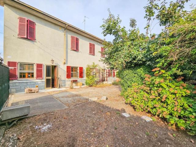 Villetta bifamiliare in vendita di 300 m² in Via Pineroli, 38