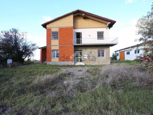 Villetta bifamiliare in vendita di 300 m² in Via Pilastrino, 24
