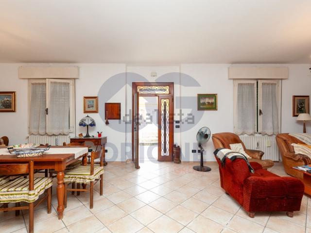 Villetta bifamiliare in vendita di 300 m² in Via Prati