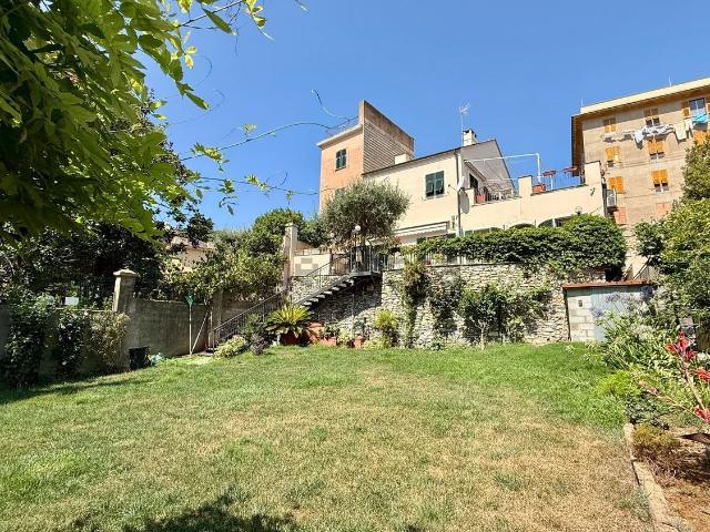 Villetta bifamiliare in vendita di 300 m² in Via Priaruggia