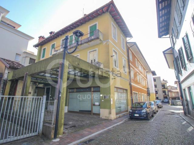Villetta bifamiliare in vendita di 300 m² in Via Primo Maggio, 7